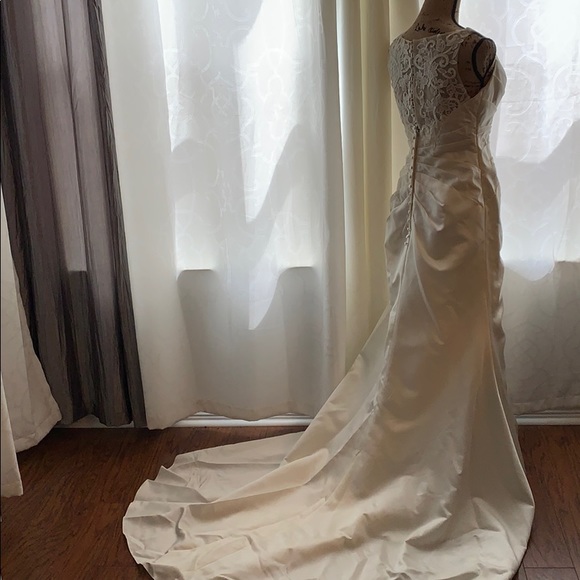 Wedding Bridal Dress Ivory color w/ Garment Bag - Picture 1 of 16